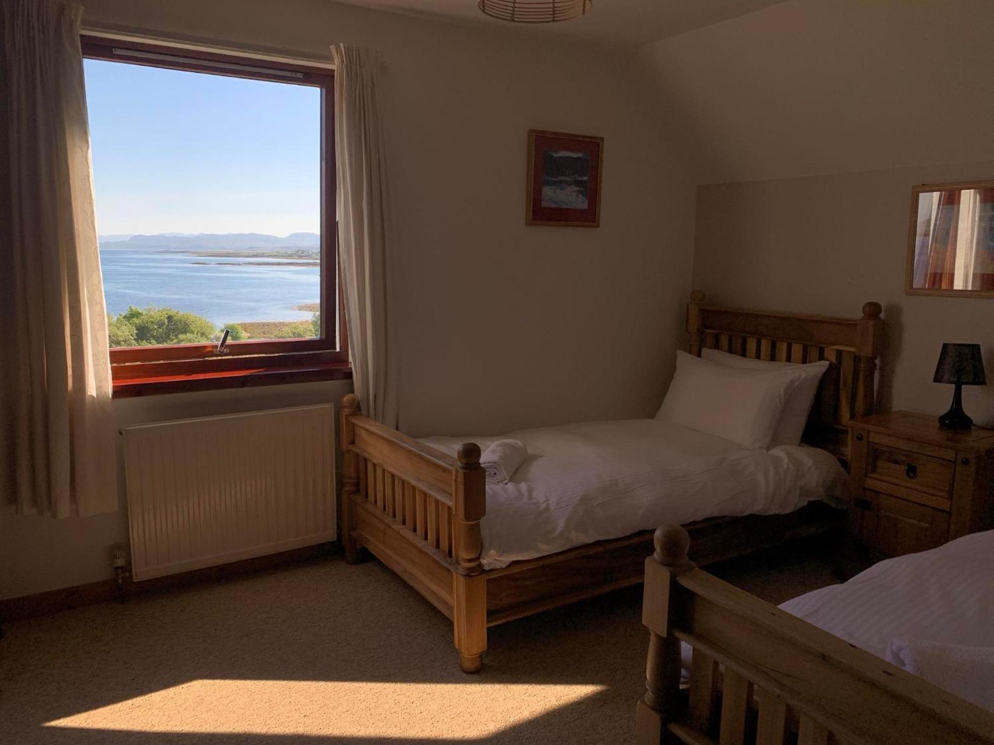 Skye Basecamp Hostel, Broadford Bay, Isle Of Skye エクステリア 写真