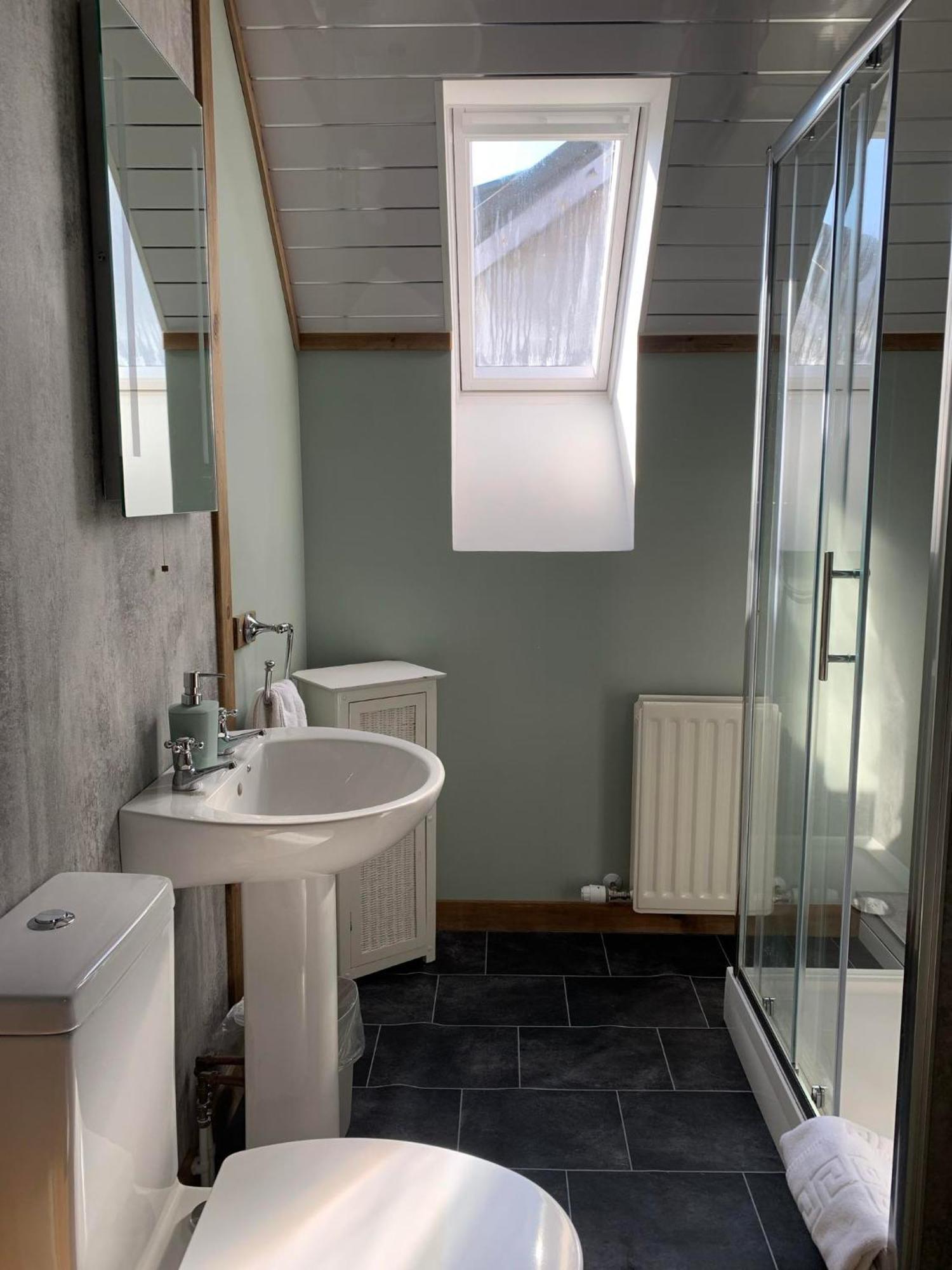 Skye Basecamp Hostel, Broadford Bay, Isle Of Skye エクステリア 写真