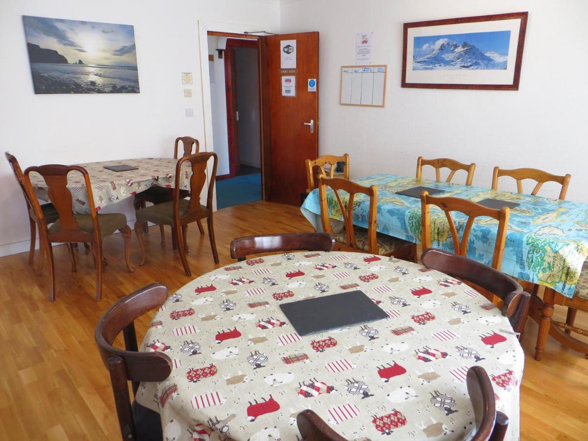 Skye Basecamp Hostel, Broadford Bay, Isle Of Skye エクステリア 写真