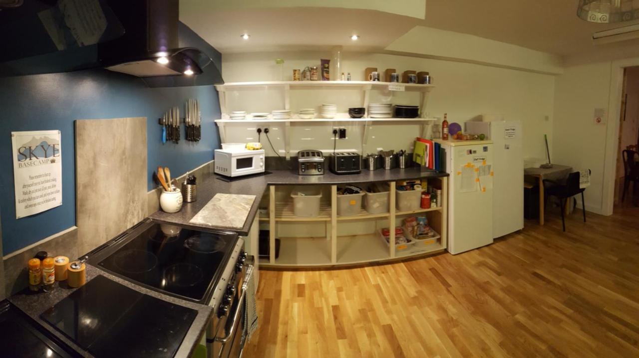 Skye Basecamp Hostel, Broadford Bay, Isle Of Skye エクステリア 写真